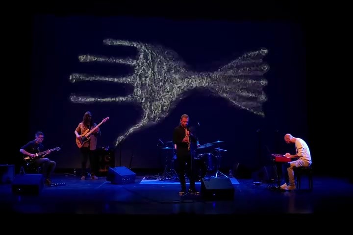Next to Silence со проекциите на Борче Конзулов